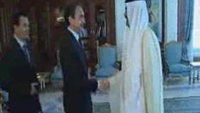 Catar se compromete a invertir 3.000 millones euros en España, 300 en las Cajas de Ahorros