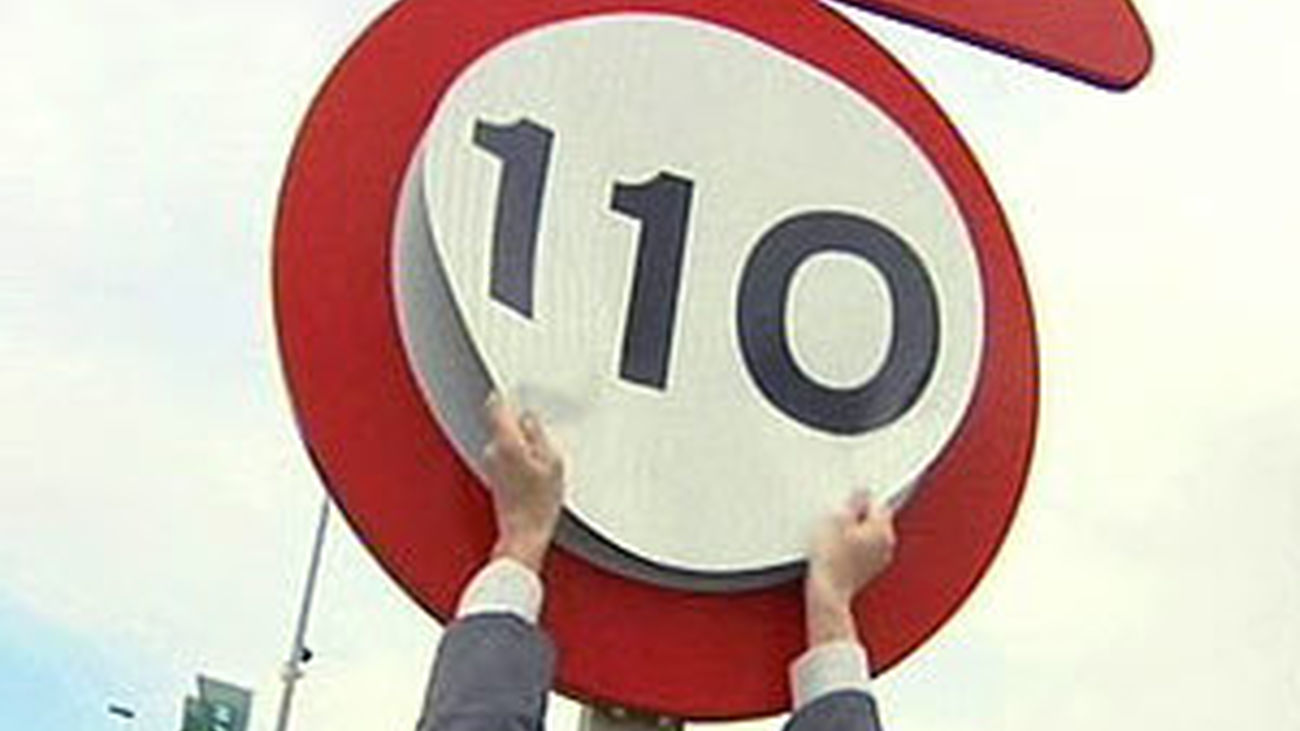 Fomento reducirá la iluminación en las carreteras para ahorrar más tras el recorte de velocidad