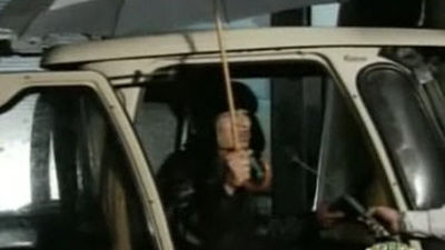 Gadafi ordena al jefe de los servicios secretos negociar con los rebeldes