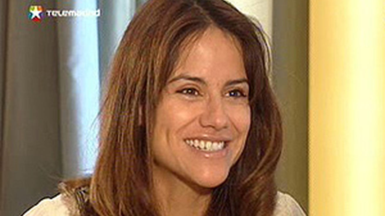 Mónica Hoyos, como niña con zapatos nuevos