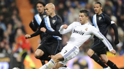 El Madrid hace lo que puede, golear a un débil Málaga que "no vino a jugar"