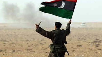 Los rebeldes se hacen con el control del aeropuerto militar de Trípoli