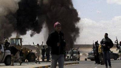 Rebeldes libios y leales a Gadafi luchan por hacerse con la ciudad de Sirte