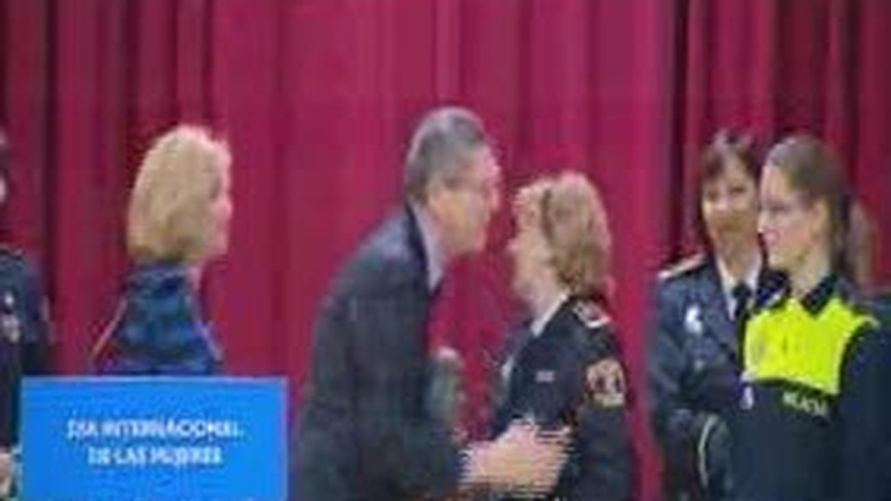 El Ayuntamiento entrega el Premio Clara  Campoamor a las mujeres de la Policía Municipal