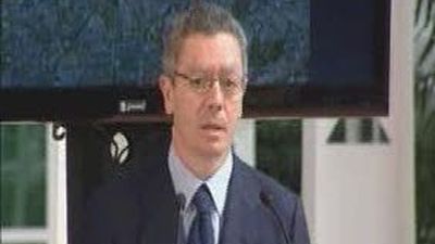 Gallardón visita el entorno de Matadero, que  contará con 932 árboles y ya está casi terminado