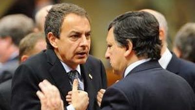 La UE vuelve a obligar a Zapatero a rectificar su política económica