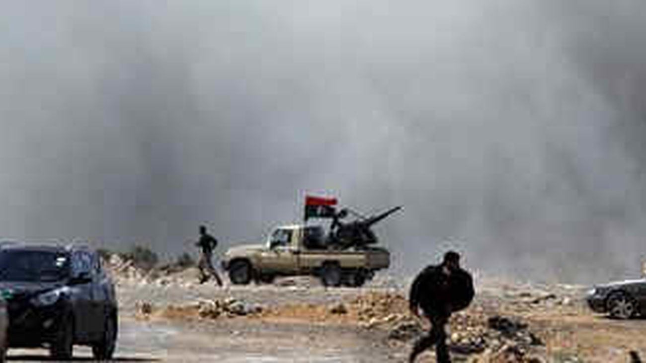 Soldados del Ejército libio desertan y se unen a los rebeldes cerca de Misrata