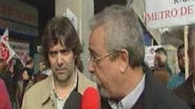 Autónomos y comerciantes de Metro convocan encierro  este lunes ante el cierre de un establecimiento en Aluche