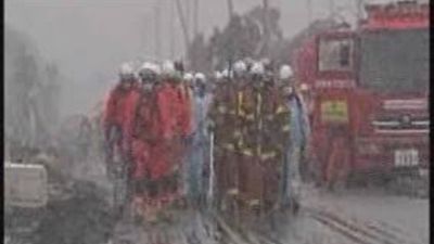 El frío dificulta la labor de rescate y atenaza a supervivientes japoneses
