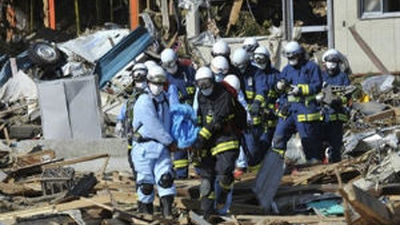 Los muertos y desaparecidos por el terremoto y tsunami superan los 17.000