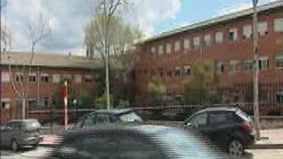 El PP denunciará al alcalde de Collado Villaba ante la Junta Electoral  por "repartir propaganda" en un Instituto