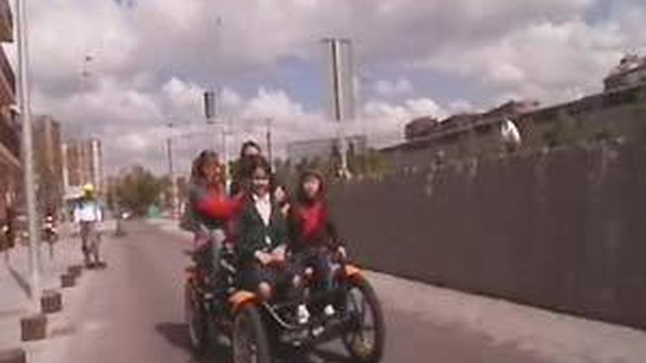 Bicis familiares por el Manzanares