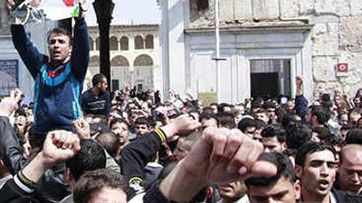 Miles de sirios toman las calles en nueva jornada de protestas