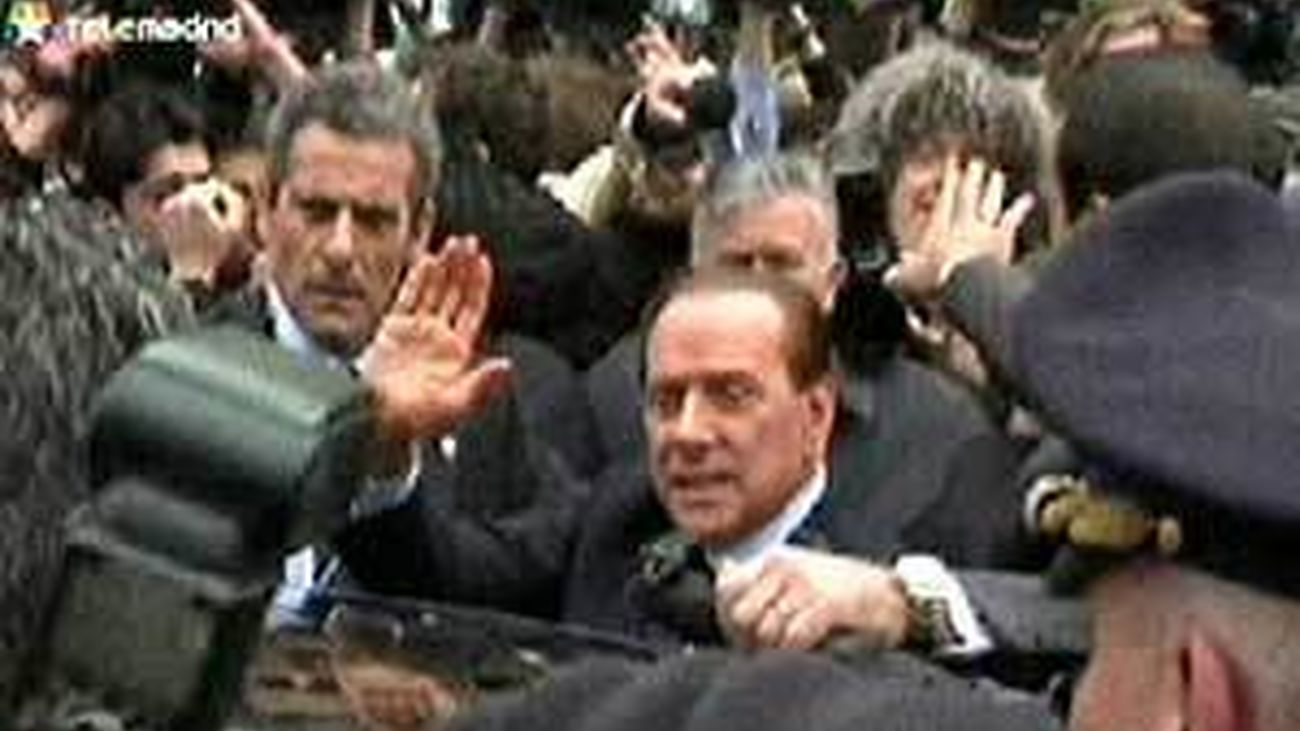 berlusconi saluda