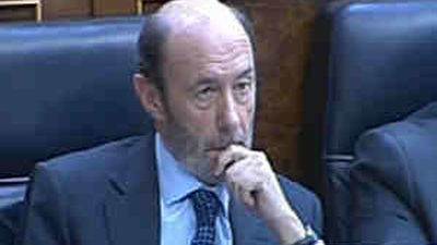 El PSOE reúne a su dirección, sus "barones" y sus diputados para cerrar filas