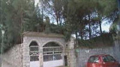 Una pareja herida por arma de fuego, uno  de ellos grave, en su chalet de Valdemorillo