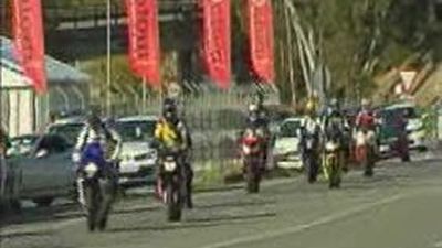 Tráfico recuerda a los motoristas que acudan a Jerez que participar en carreras ilegales puede implicar pena de cárcel