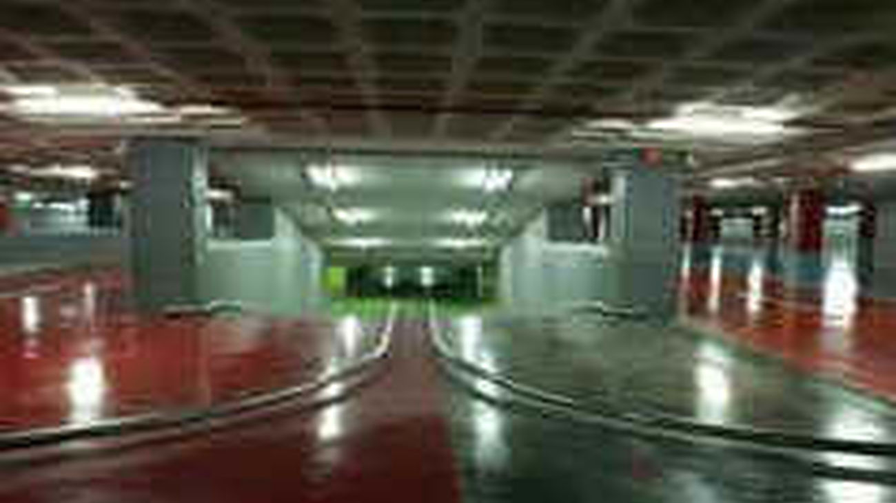 Una veintena de proyectos de  aparcamientos "aparcados"