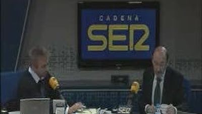 Rubalcaba elude responder si hubo contactos con ETA tras el atentado de la T-4