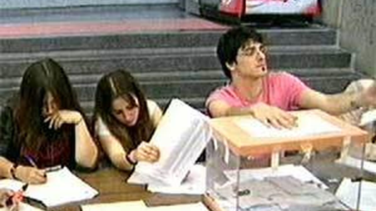 Primera vuelta de las elecciones en la Universidad Complutense para elegir rector