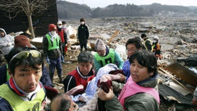 Militares de Japón y EEUU buscan unos 12.000 desaparecidos por el tsunami