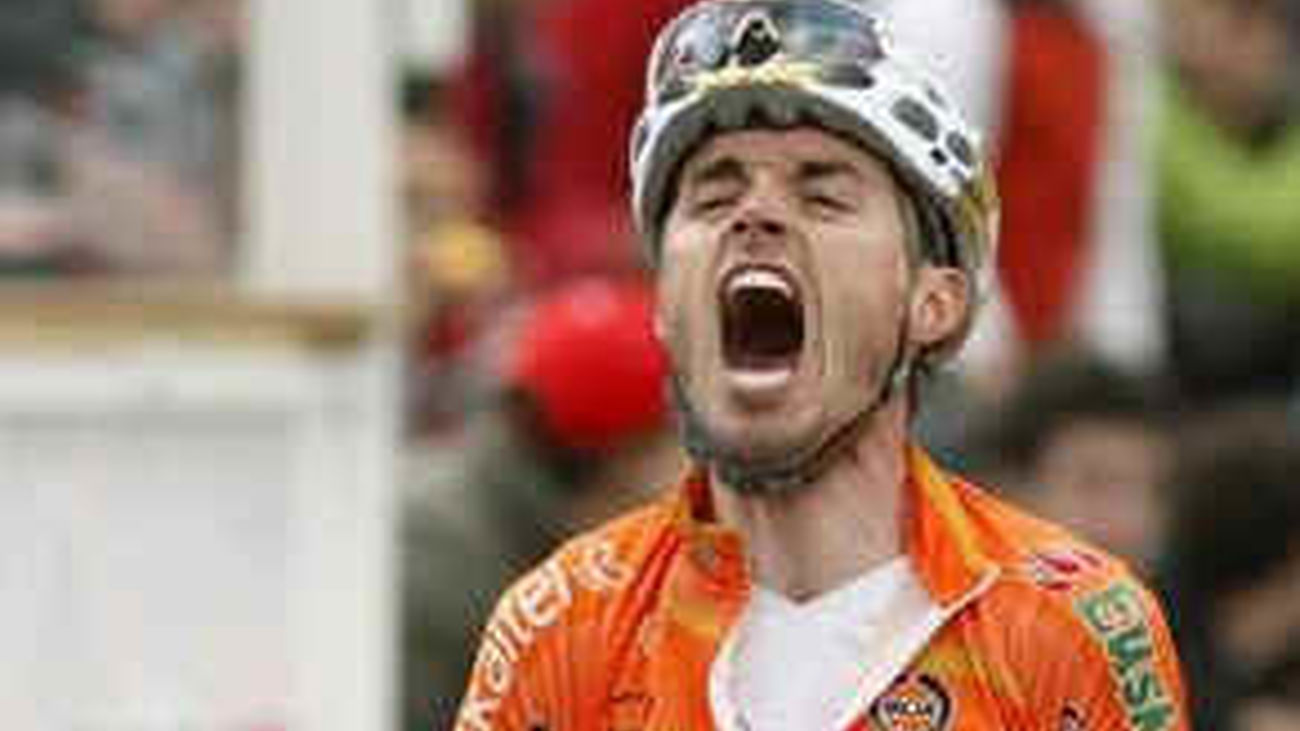 Samuel Sánchez gana en Arrate al esprint y "Purito" mantiene el liderato