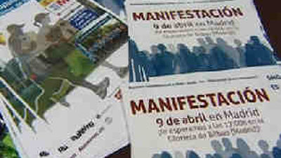 Las víctimas salen a las calles para exigir al Gobierno que impida a los etarras concurrir el 22M