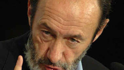 Rubalcaba apela al voto joven con una crítica a la política de David Cameron