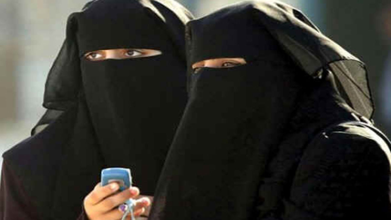 La policía francesa detiene a tres mujeres con velo en el centro de París