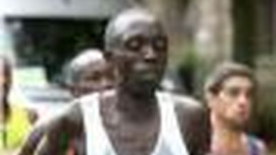 Moses Arusei,  victoria y récord  en el maratón de Madrid