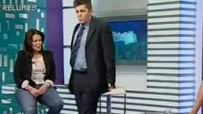 Un político rumano imita a Michael Jackson en un programa de televisión