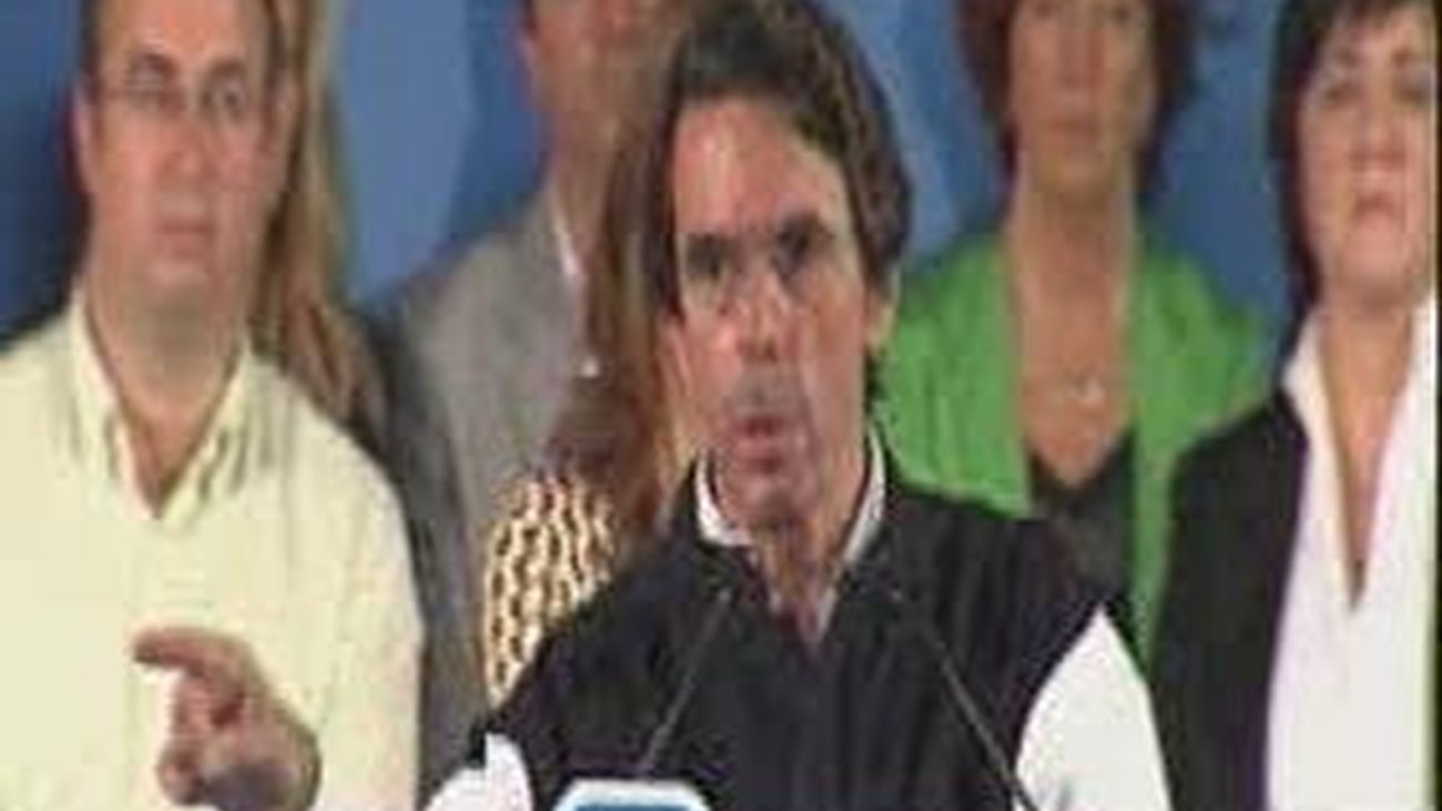 Aznar denuncia la venta de bombas de racimo del gobierno de Zapatero a Gadafi