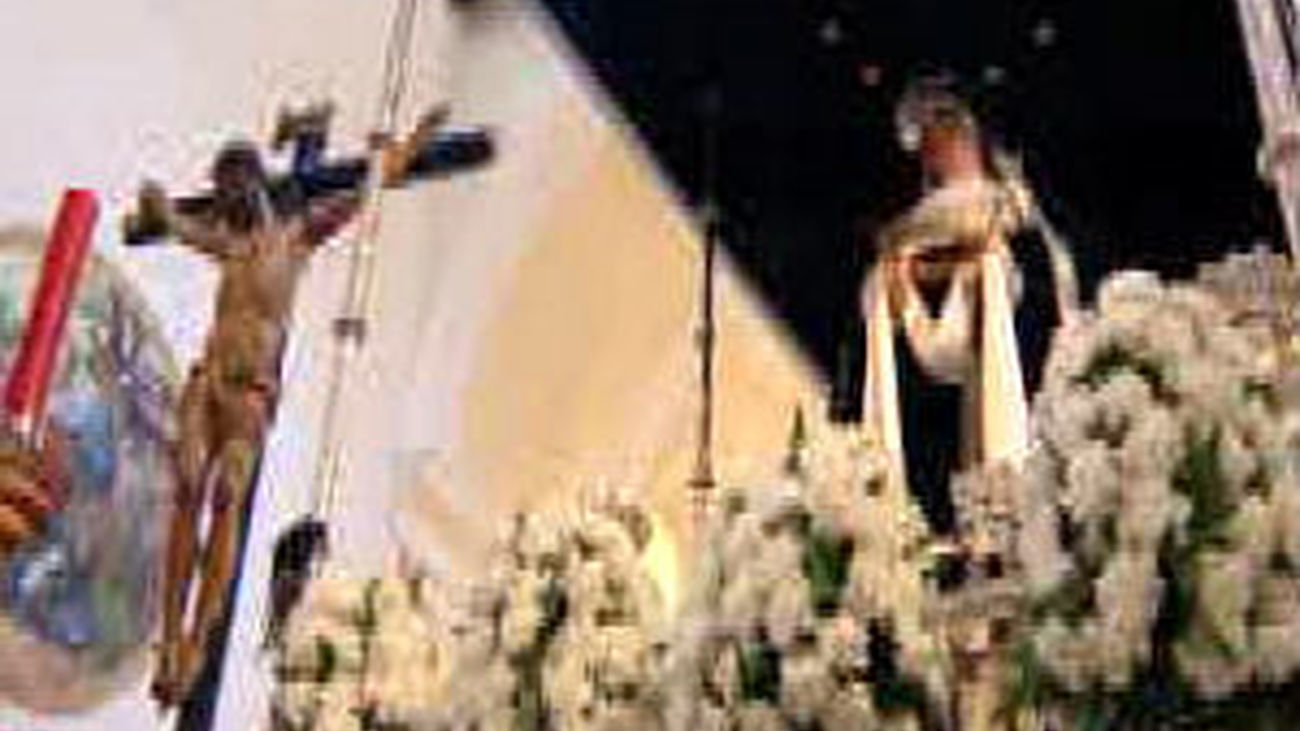 El Ayuntamiento recomienda no ir en coche  al centro este viernes por las procesiones