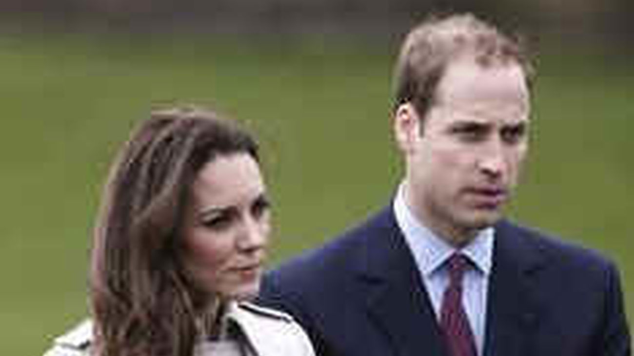 El Príncipe Guillermo y Kate Middleton visitan la tumba de Lady Di
