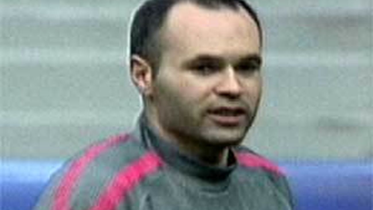 Guardiola sostiene que Iniesta no jugará ante el Real Madrid