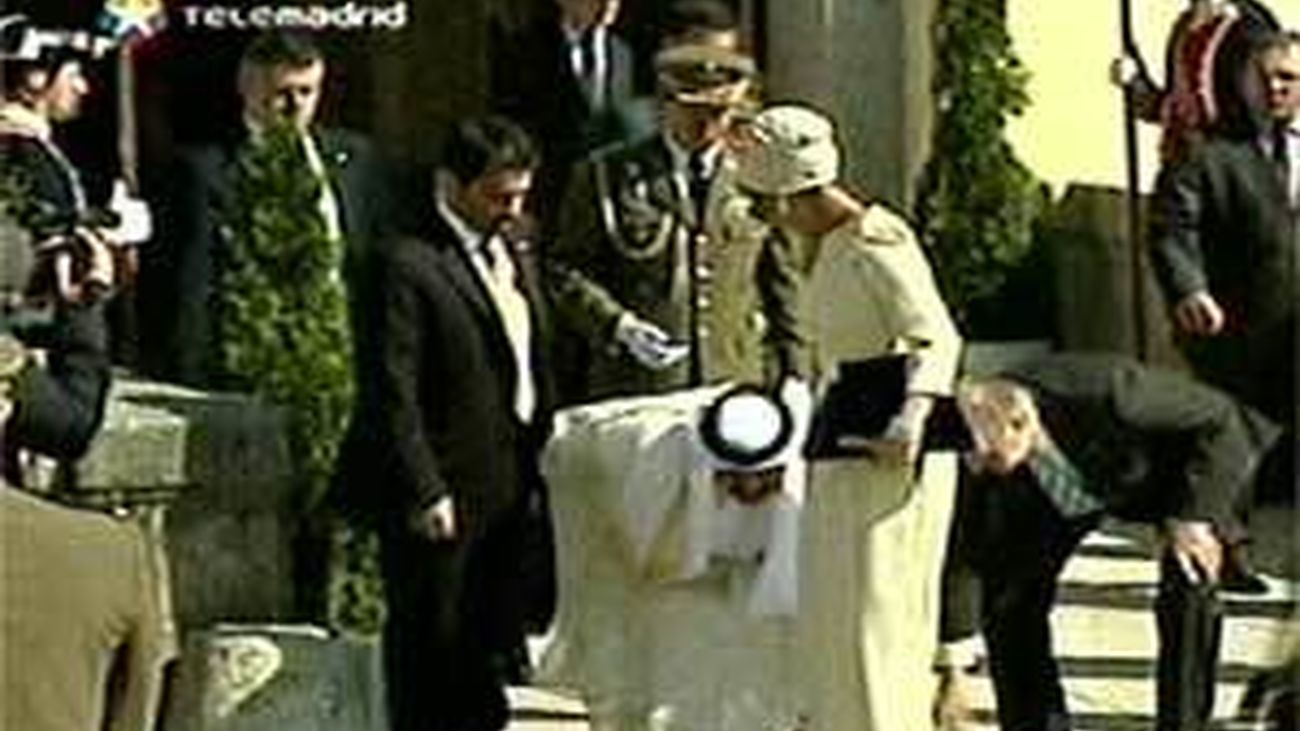 Los Reyes despiden en El Pardo al emir de Catar y a su esposa