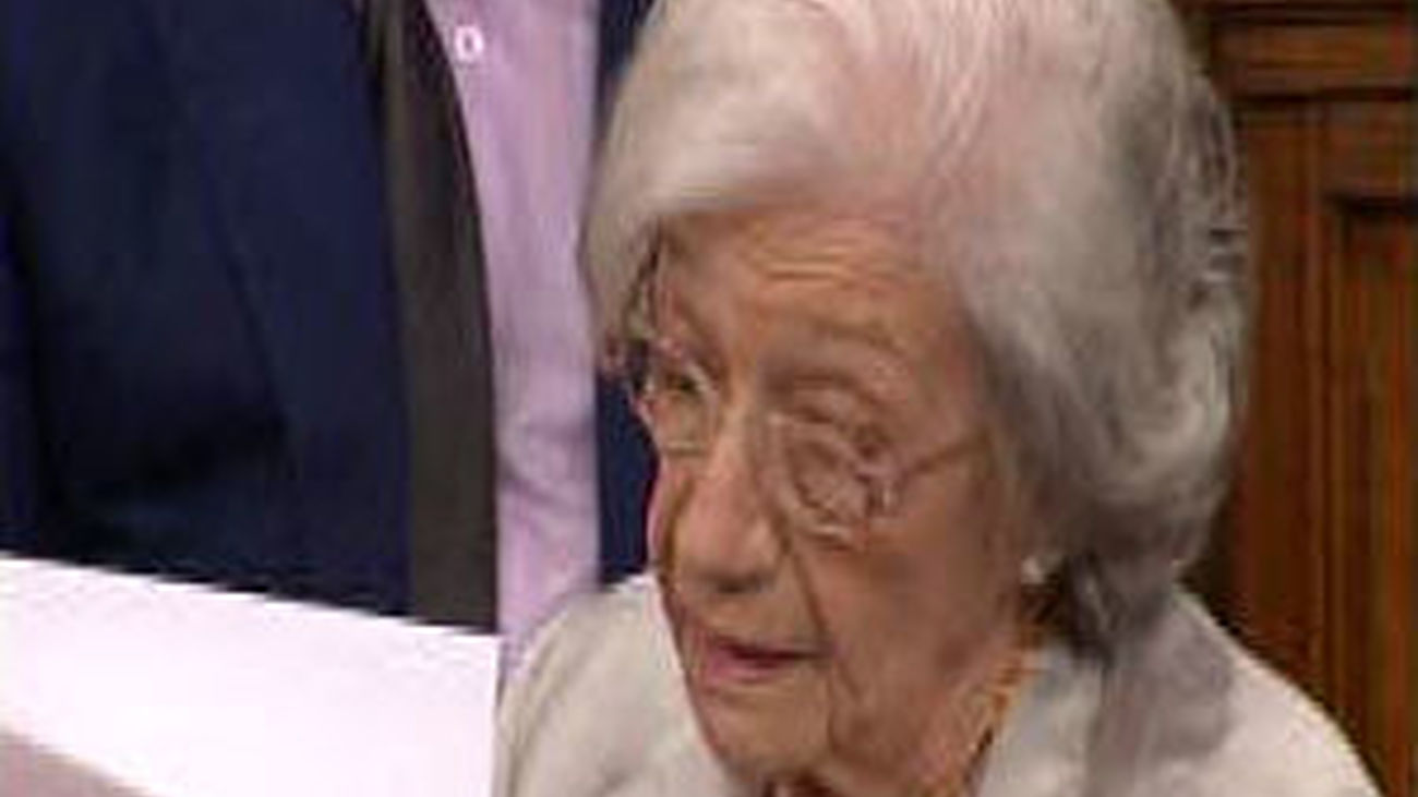 Ana María Matute tras recibir el Cervantes:  "El que no inventa, no vive"