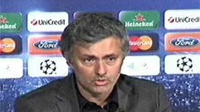 Mourinho arremete contra el poder del Barça con los árbitros