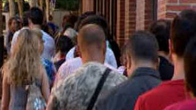 El número de parados roza los cinco millones y la tasa de paro escala al 21,29%