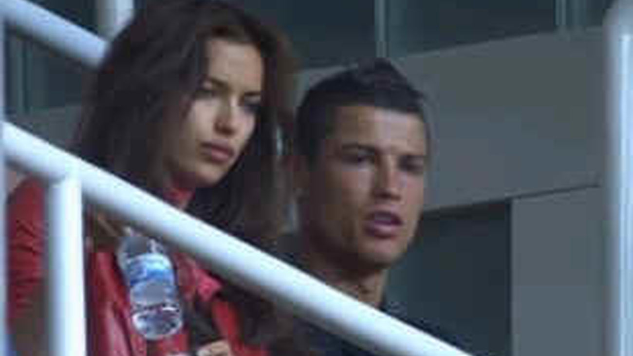 Cristiano Ronaldo, en su palco con Irina Shayk