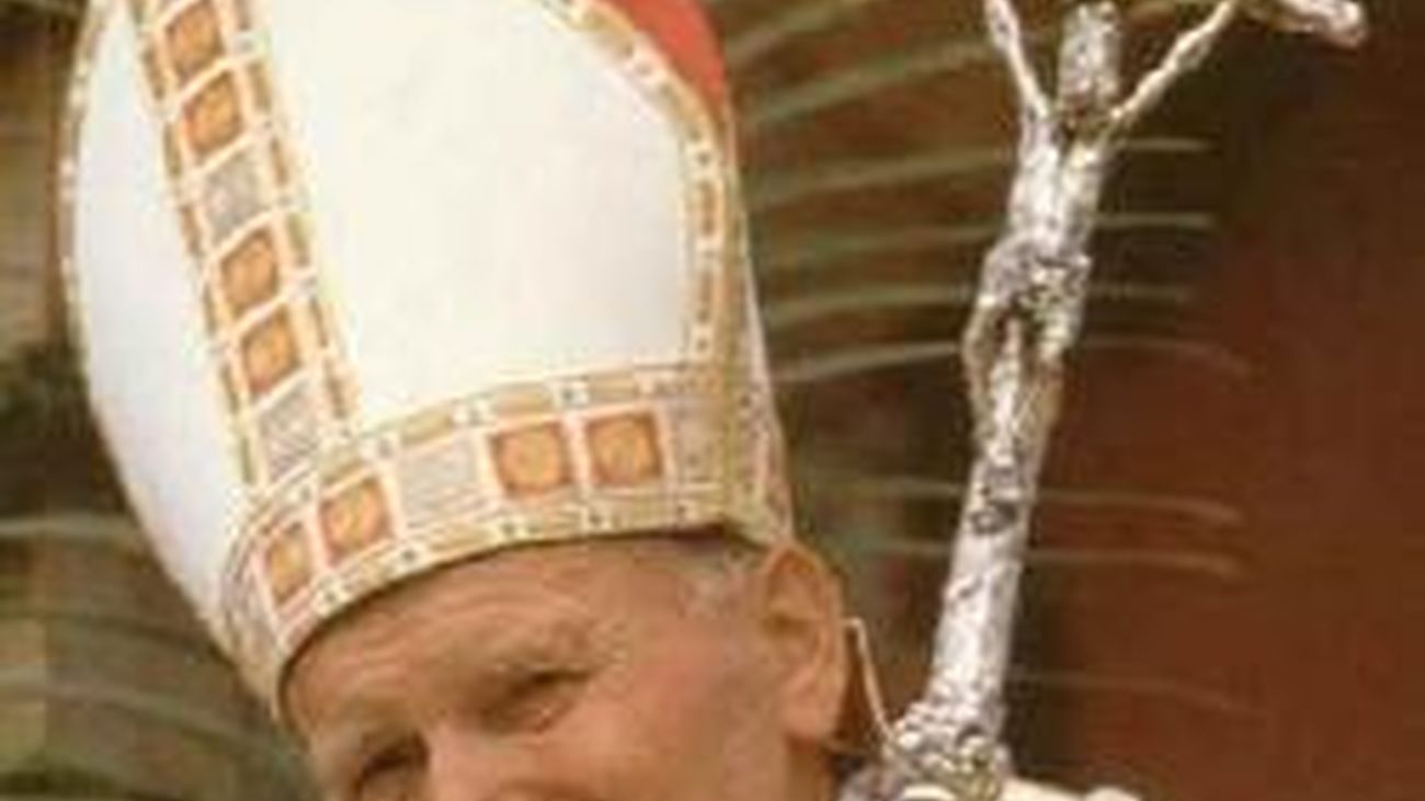 Benedicto XVI proclama beato a Juan Pablo II