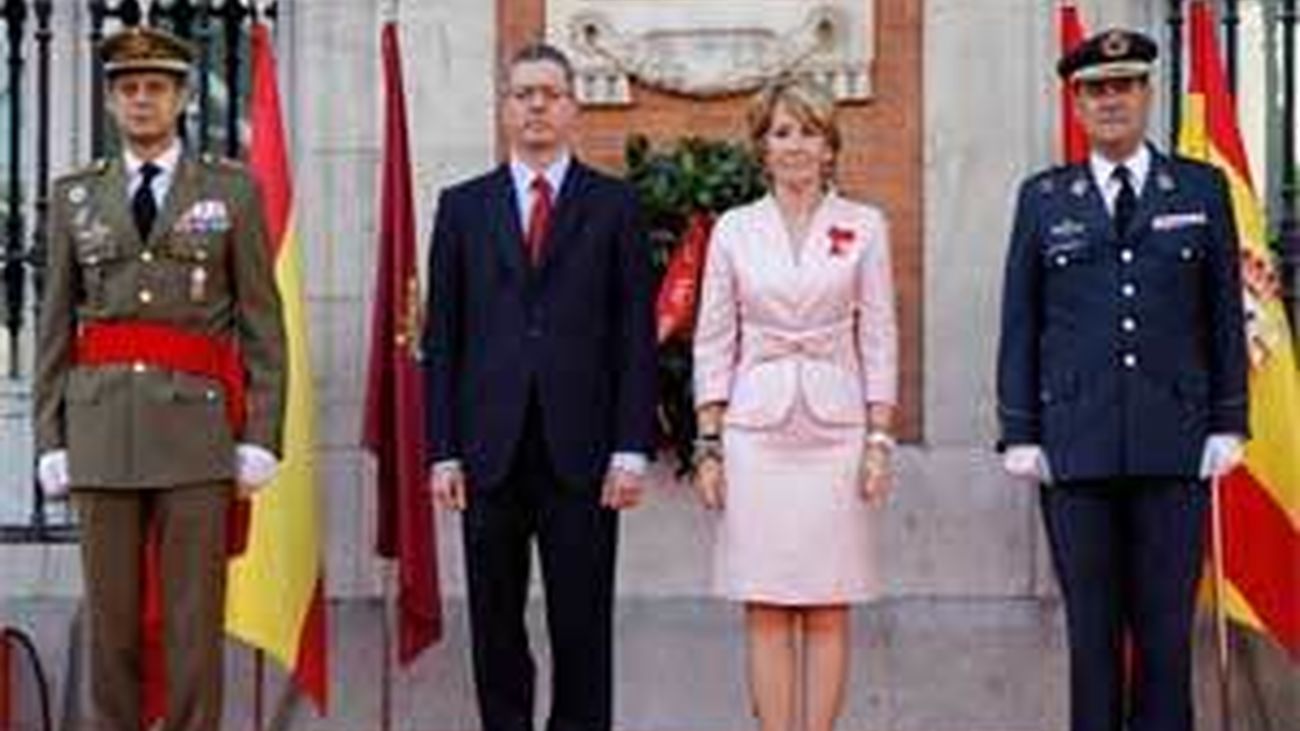 El Gobierno "planta" a Aguirre en el Dos de Mayo, a tres días de la campaña