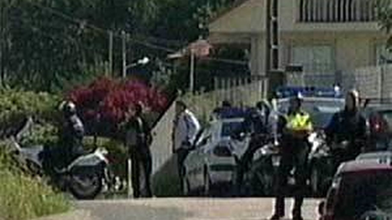Un hombre armado retiene a su mujer y su hijo en su domicilio de Pontevedra