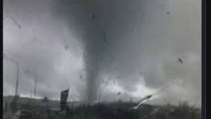 Al menos dos personas mueren tras el paso de un tornado por Nueva Zelanda