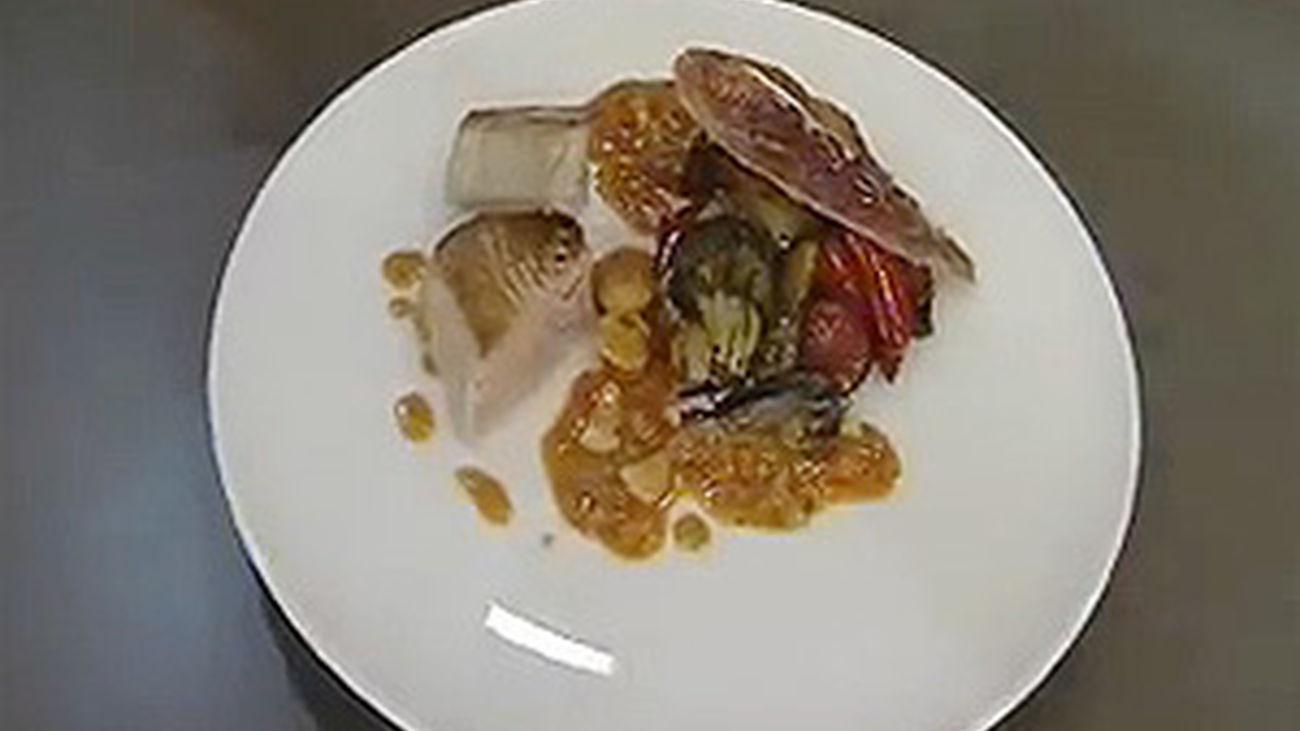 Bonito con verduras y pechuga de pollo asada