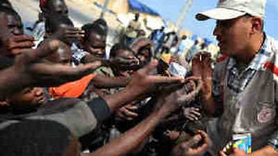 La ayuda humanitaria llega por fin al puerto de Misrata, tras 4 días de bloqueo