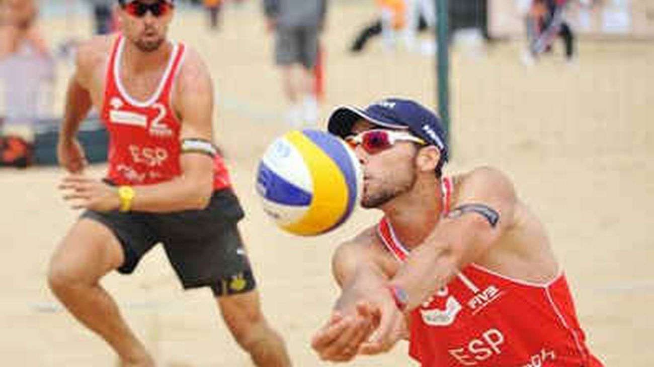 Pablo Herrera y Adrián Gavira, , a un paso de las semifinales del World Tour de voley playa