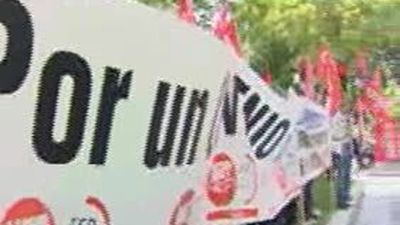 Delegados sindicales de limpieza viaria se manifestan en Madrid contra la "burla" de la negociación de su convenio