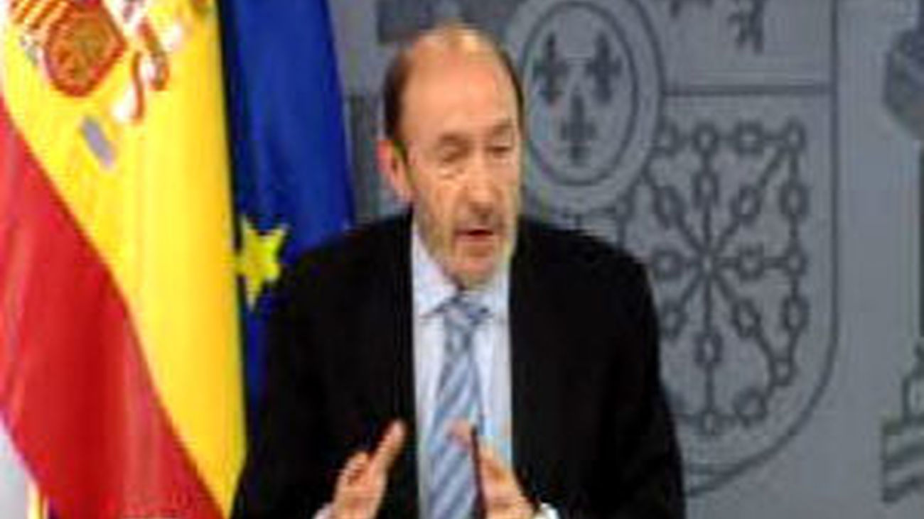 Rubalcaba califica de "insidia" las supuestas presiones del Gobierno al Constitucional