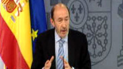 Rubalcaba califica de "insidia" las supuestas presiones del Gobierno al Constitucional